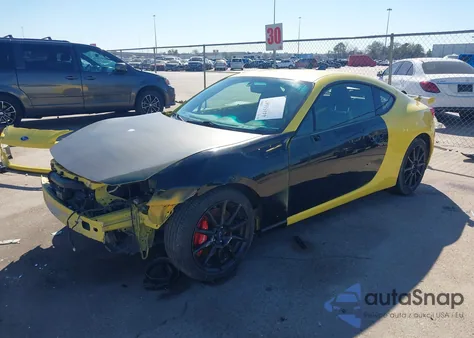2017 Subaru Brz Series. Yellow z USA, uszkodzony, nr VIN JF1ZCAC16H9601242